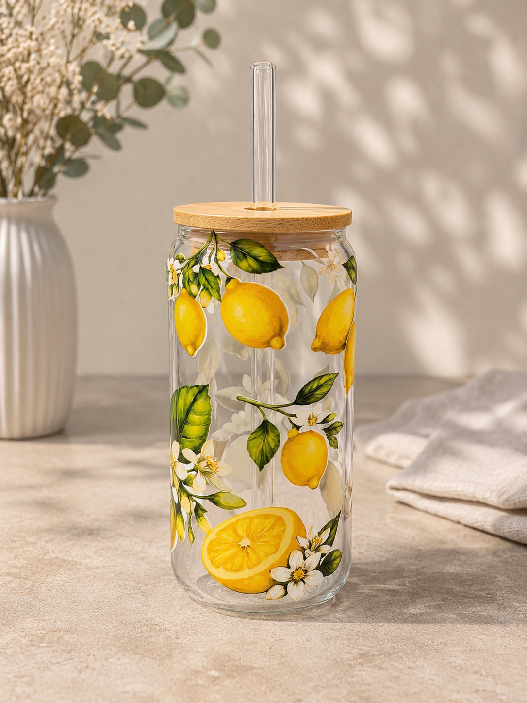 Trinkglas „Lemon Grove“ – Glas mit Bambusdeckel & Glasstrohhalm 500 ml