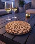 XL Kork-Untersetzer „Wild Leopard“ – Moderner Leo-Print aus Kork (19 cm)